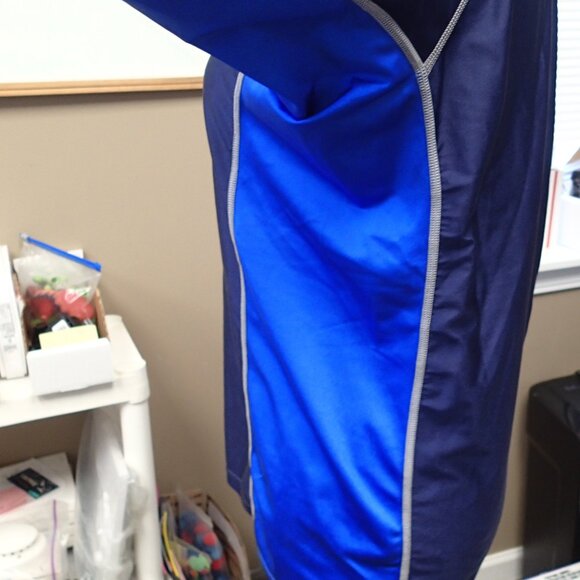 Henderson Aquatics Size Large Swim Rash Guard - Picture 3 of 4